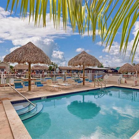 Tiny Home On Waterfront, Bay Views, Deck, Pool Jewfish Номер фото