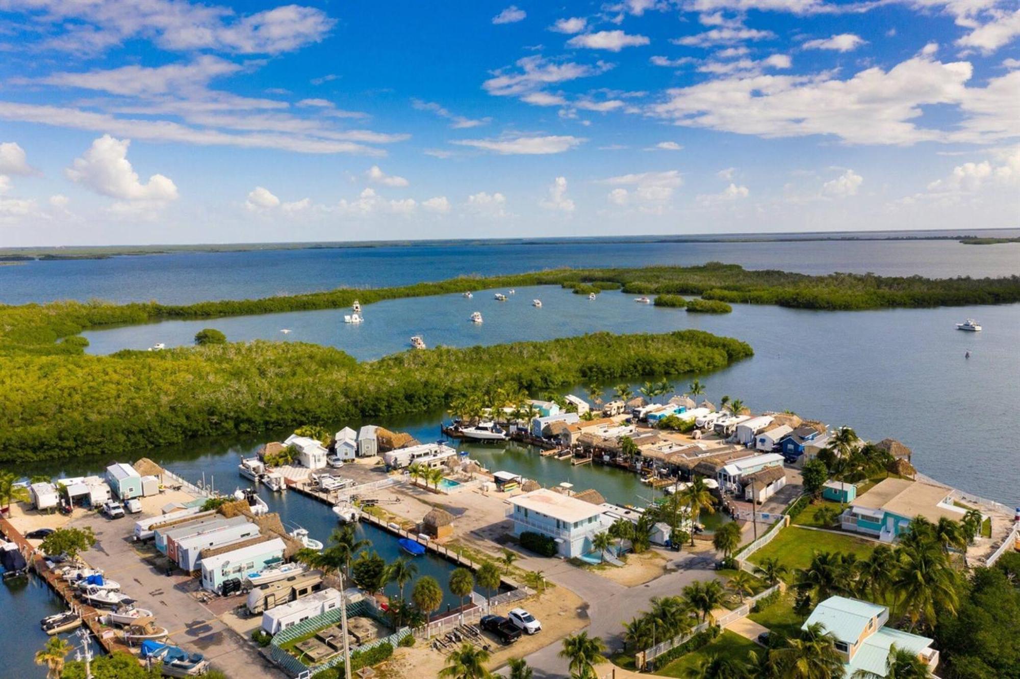 Tiny Home On Waterfront, Bay Views, Deck, Pool Jewfish Номер фото