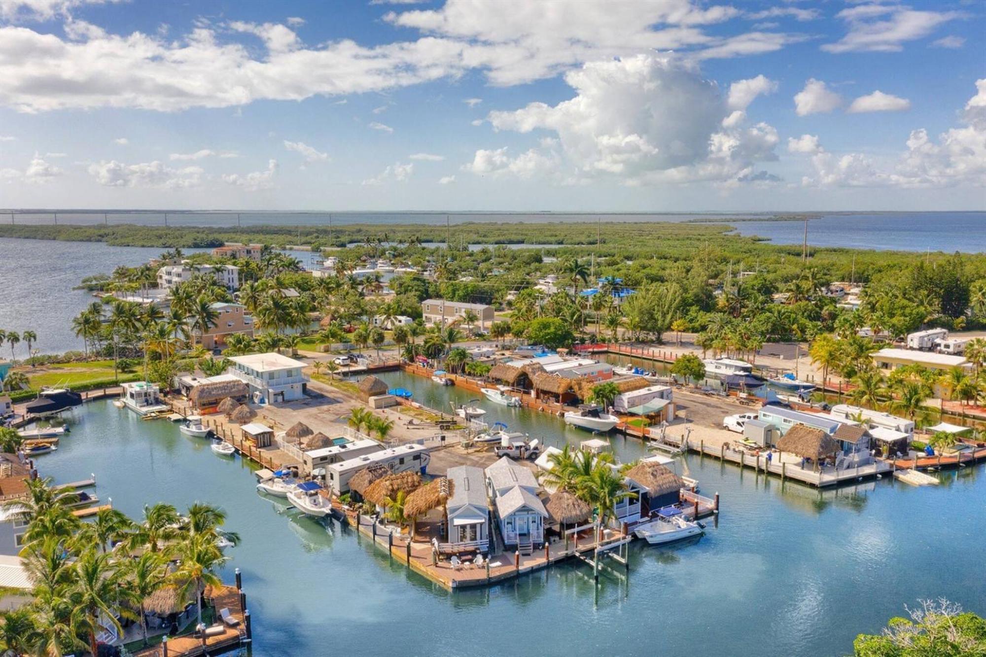 Tiny Home On Waterfront, Bay Views, Deck, Pool Jewfish Номер фото