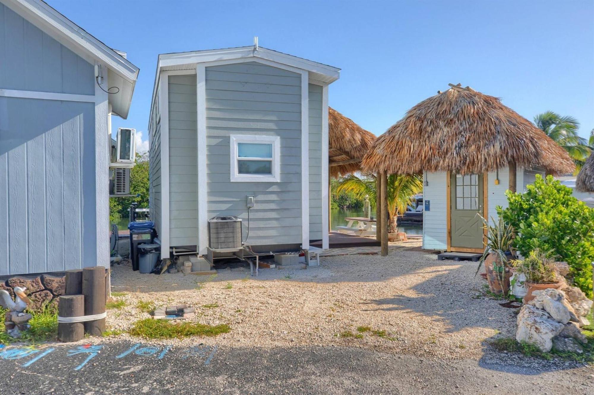Tiny Home On Waterfront, Bay Views, Deck, Pool Jewfish Номер фото